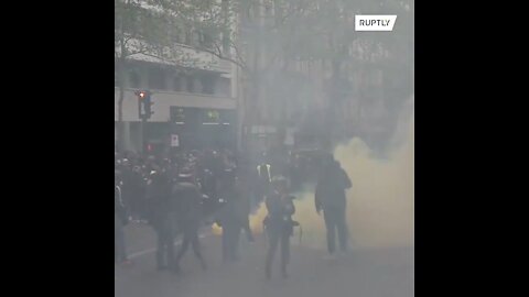 London Descends Into Chaos as Antifa Riots, Destroys Property and Fights Police