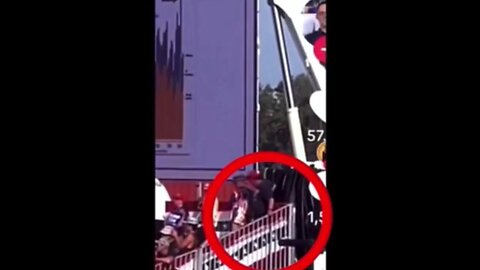 ⚫️🇺🇸 2nd shooter❓Is this where Trump supporters were hit in the bleachers?