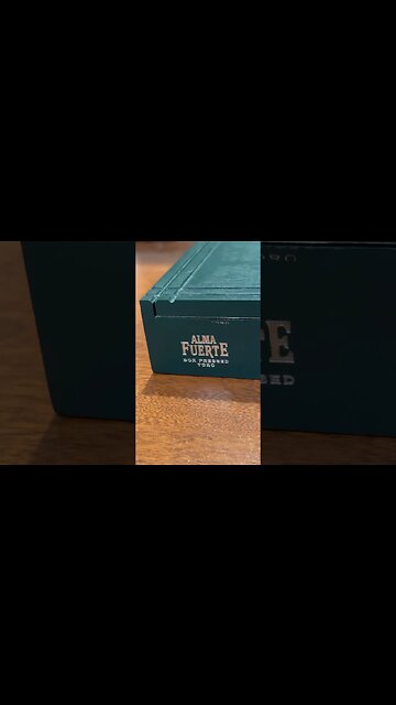 What’s with the foot bands? #cigar #cigars #luxury