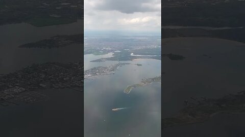 landing at NYC LAGUARDIA AIRPORT. VIEW OF NYC