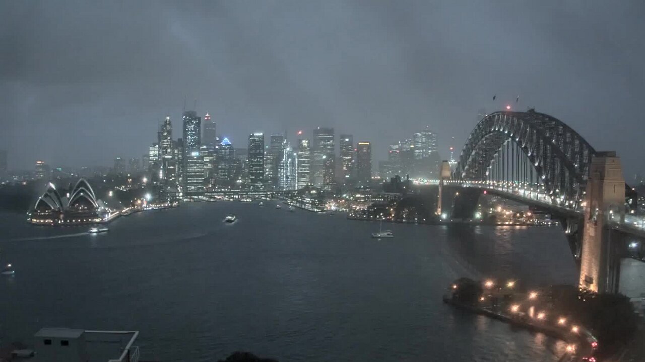 Lightning strikes incredibly close to ferry in Sydney, Australia