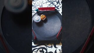 batalha de beyblade longinus vs fafnir (batalha rapida 😎)