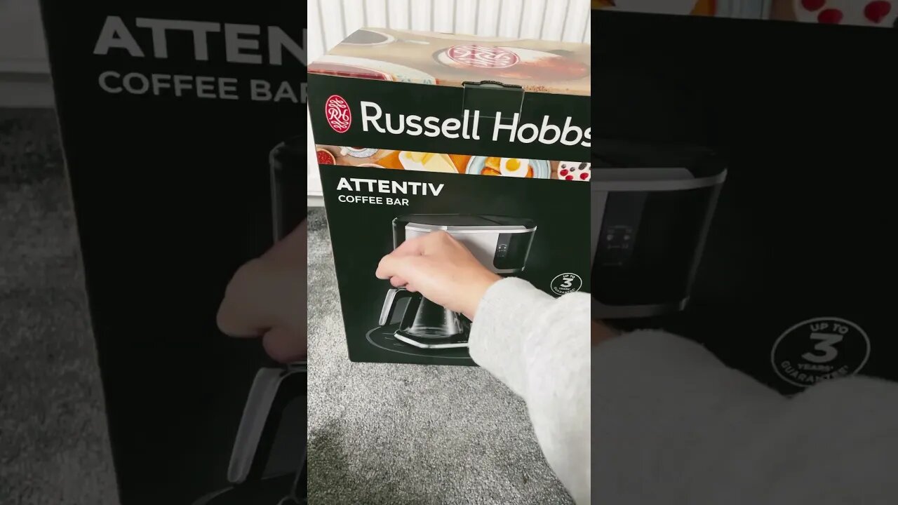 ASMR | Tapping on a Russel Hobbs box. Enjoy