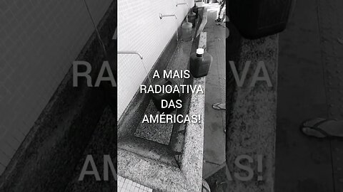 Bebendo água radioativa direto na fonte!