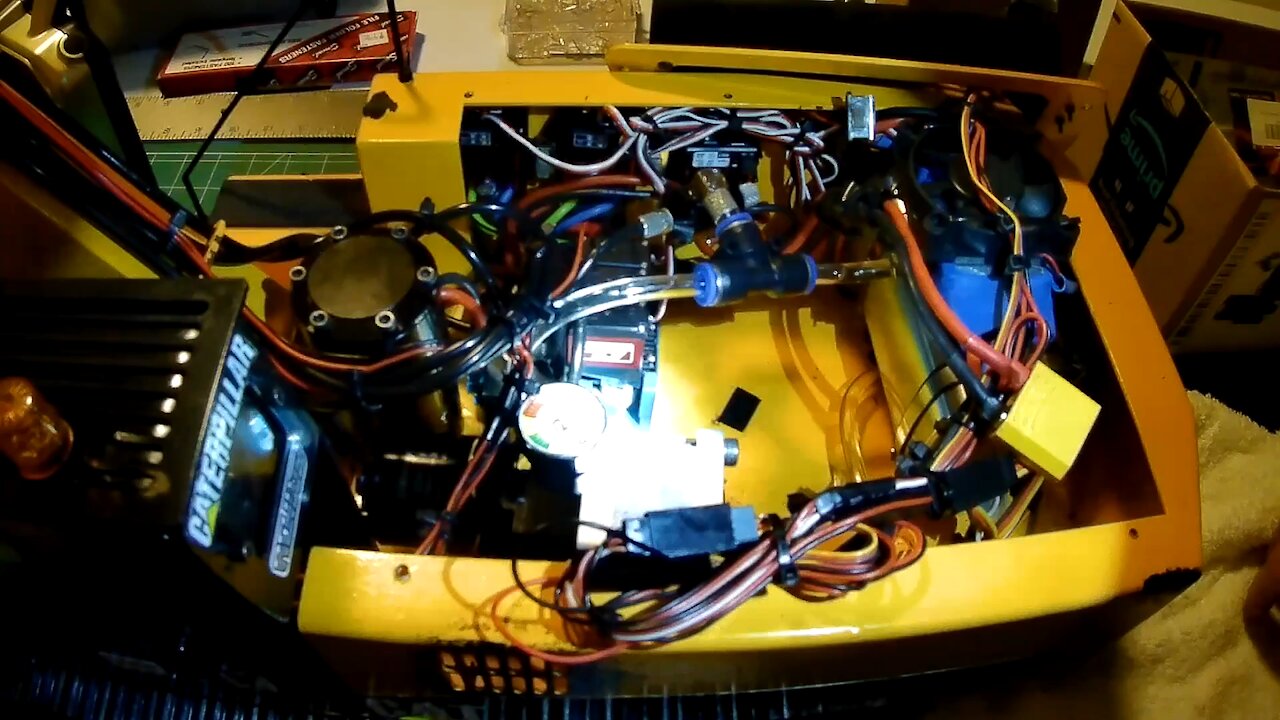 Rc hydraulic excavator
