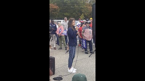 Gov Noem at Trump Bus Tour Stop