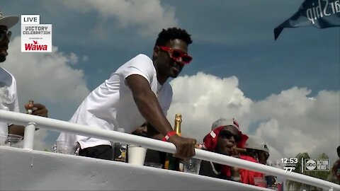 Antonio Brown celebrates at Bucs Super Bowl parade