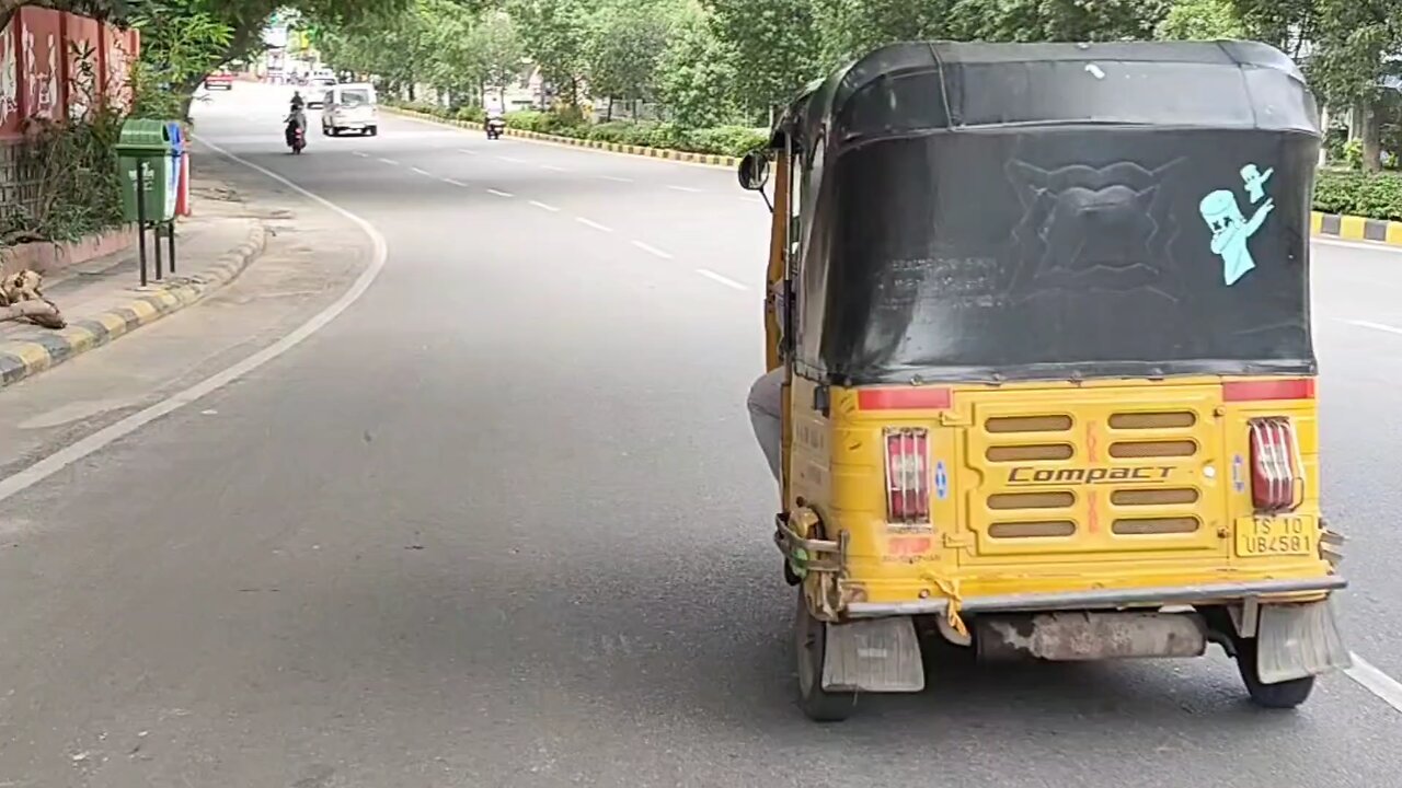 watch: Hyderabad’s Roads Fall Silent as Residents Leave for Dussehra Celebrations