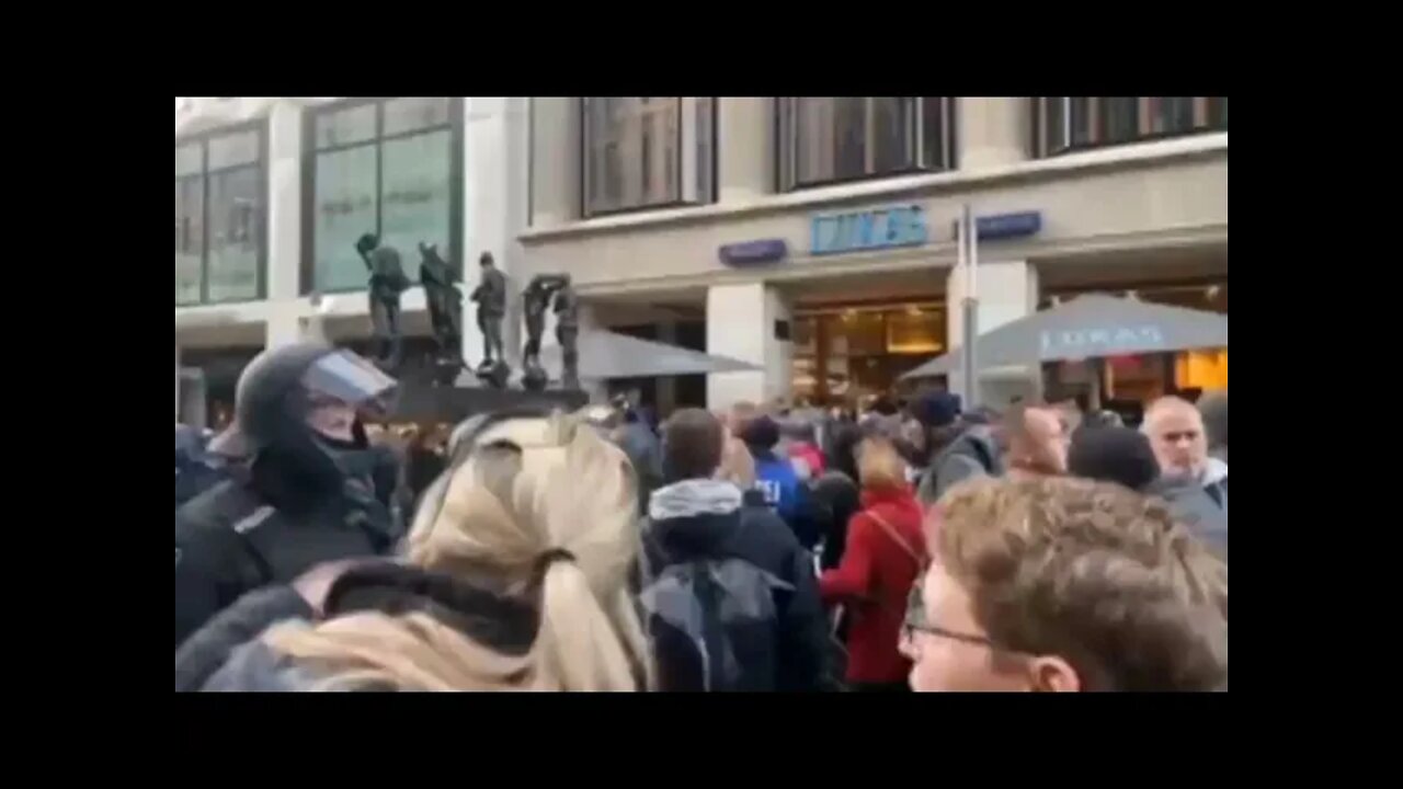 🚨 GERMANY - Police Brutally Attack Protesters In Leipzig Over Mandates