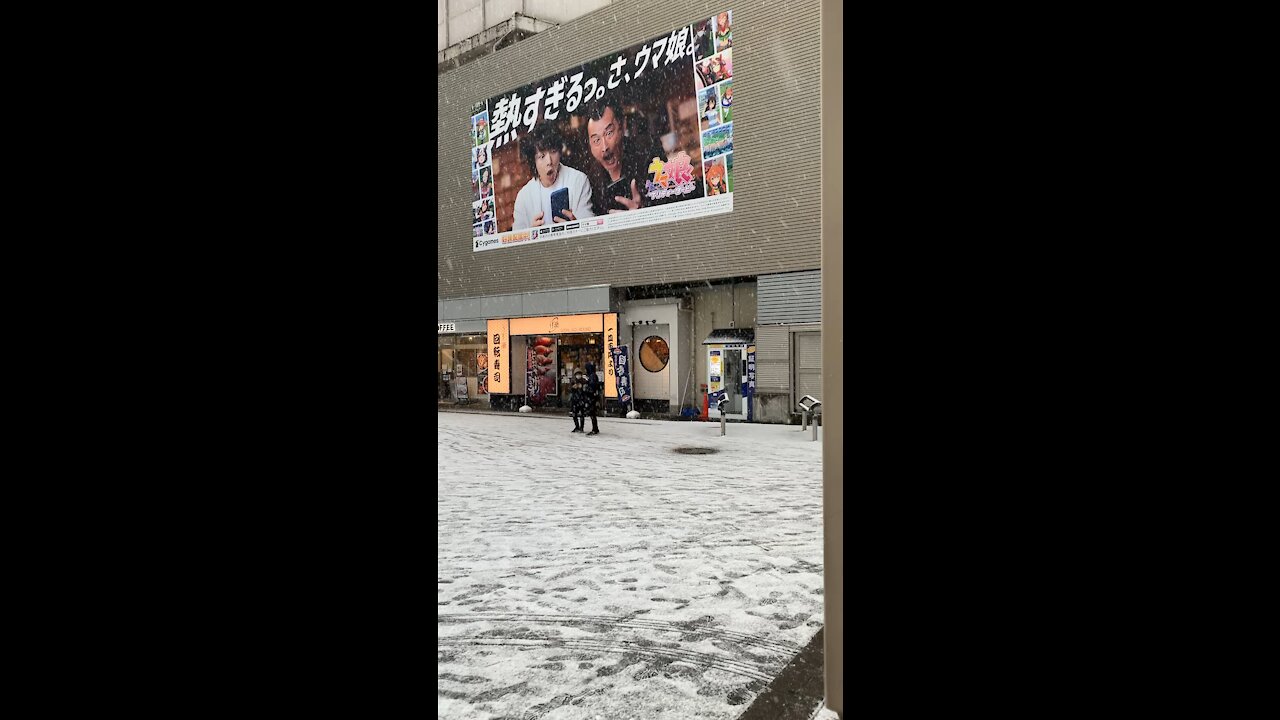 Snowing in Tokyo