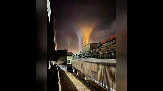 Photo: Light pillars in Sweden, November 19, 2023. Video: excerpt from the forum "Global Crisis.