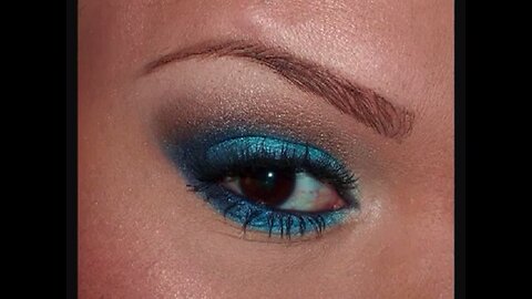 Dramatic Wearable Blue using MAC Shadows