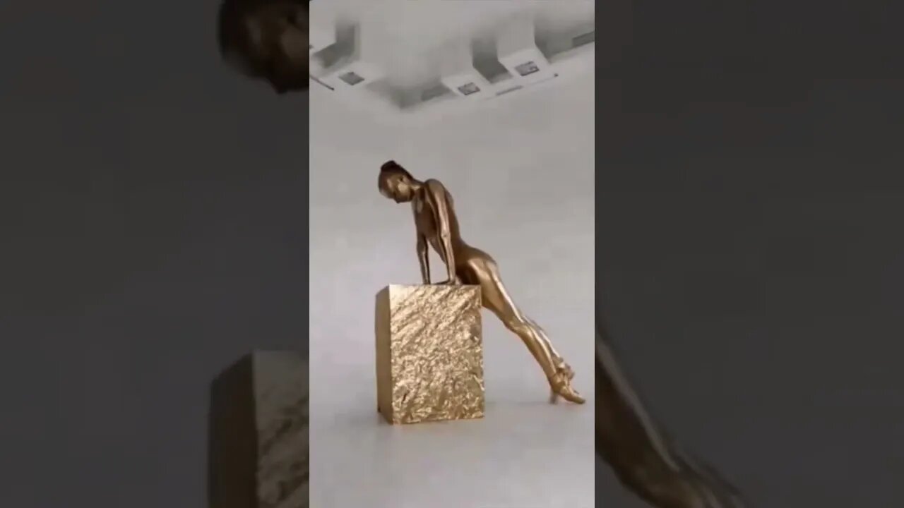 Sexy Chinese Girl Dipped Herself In Gold