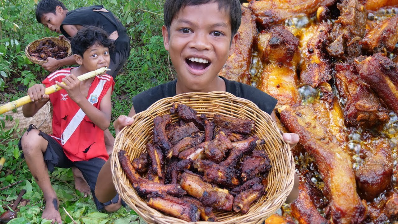 Primitive Technology - Eating Delicious In Jungle - Cooking Pork Rib