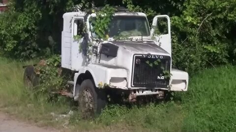 Caminhões Abandonados Parte 37