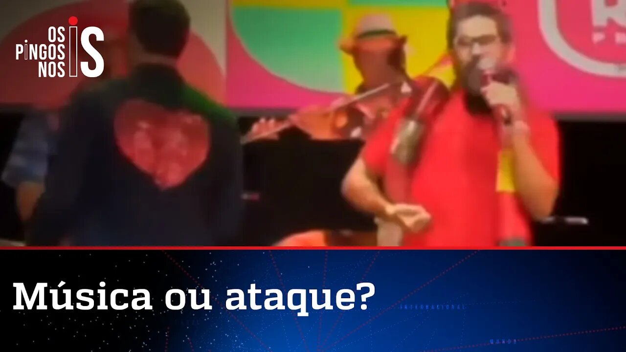 Em música, cantor fala em 'facada fake' e acabar com os fascistas