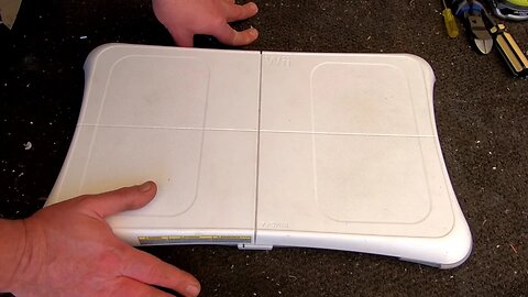 What's Inside a Wii Balance Board? Let's Tear it Down