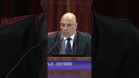 A cara de bunda de Moraes.