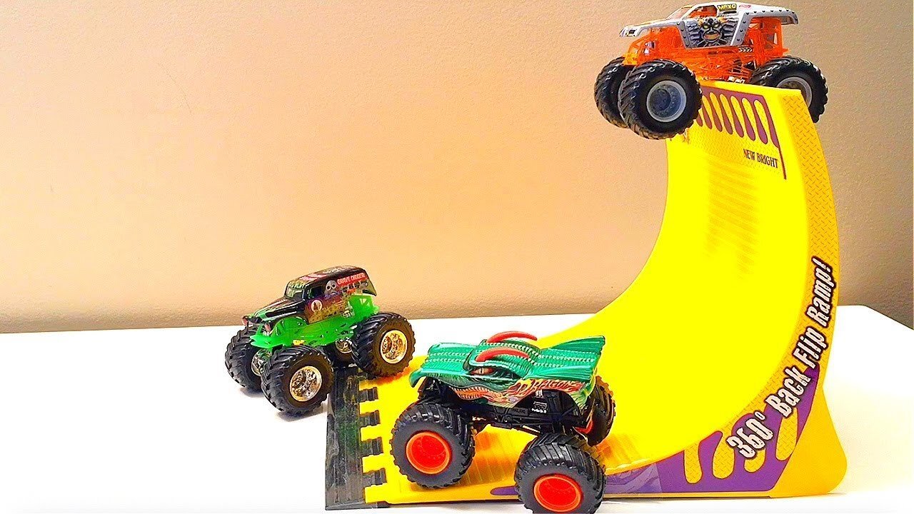 MONSTER JAM | BACKFLIP BATTLE | GRAVE DIGGER | SCOOBY-DOO | HOT WHEELS MONSTER TRUCKS | ZOMBIE