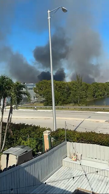 Large fire off Tamiami Trail #miami credit nmüller21