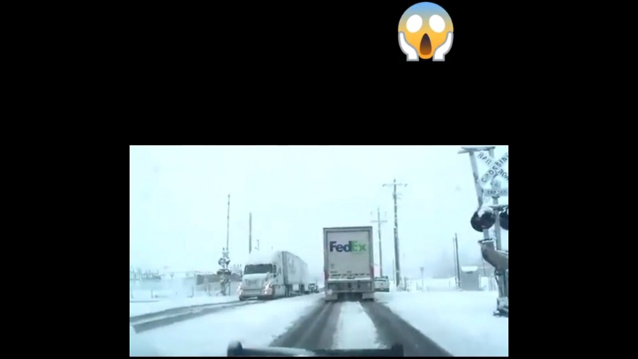 Omg 😱 Most dangerous truck accident but God save live mist watch