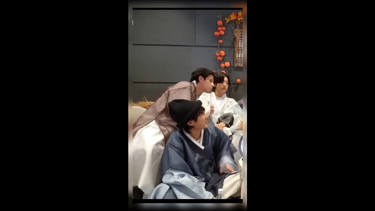 Taehyung and Jungkook awkward moment during VLIVE.