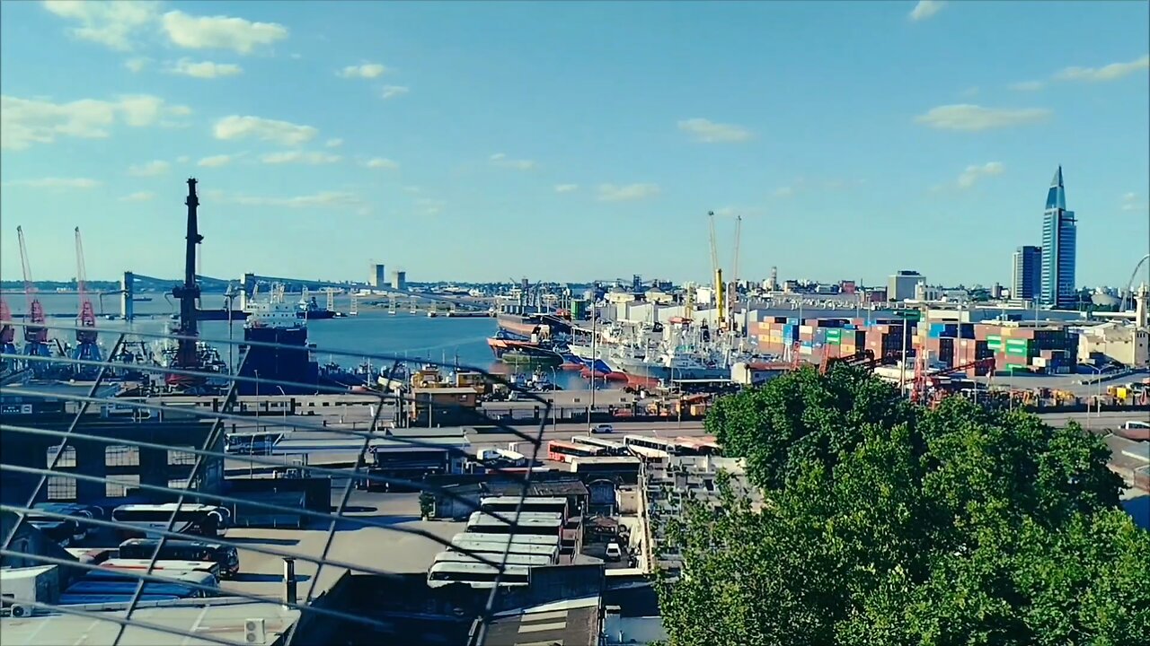 Puerto y parte de la bahía de Montevideo