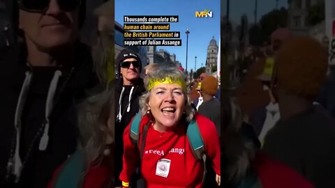 Activists form human chain around British Parliament for Julian Assange