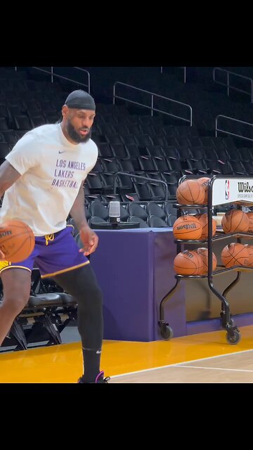NBA - 30 seconds of LeBron pregame buckets… how many did he make?! 🤔