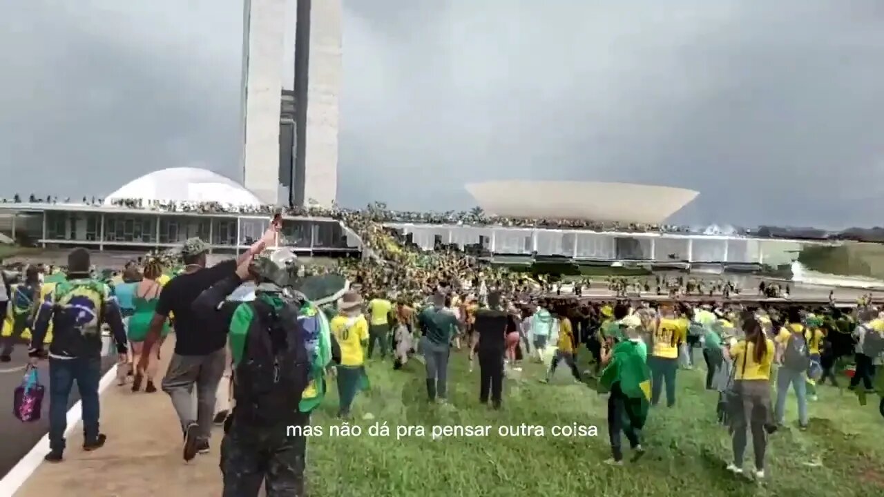 O povo subiu a rampa e entrou no congresso em Brasília 08/01