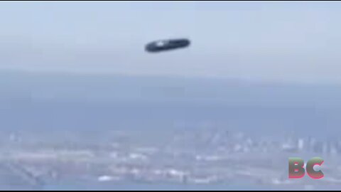 Possible UFO over NYC baffles passenger flying out of LaGuardia