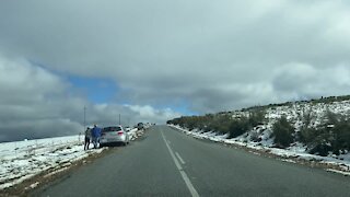 SOUTH AFRICA - Cape Town - Fun in the snow and snowcapped mountains(Video) (PtT)