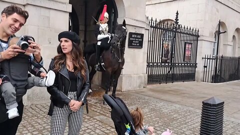 Horse freakes out for the second time 26 September 2022 #horseguardsparade