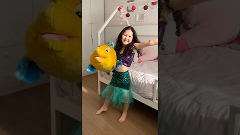 Aqui a semana já começou animada!! No fundo do mar 🐠 #pequenasereia #littlemermaid #nofundodomar
