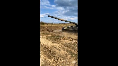 The Ukrainian authors of the video claim that it is the first use of Polish T-72M1 tanks