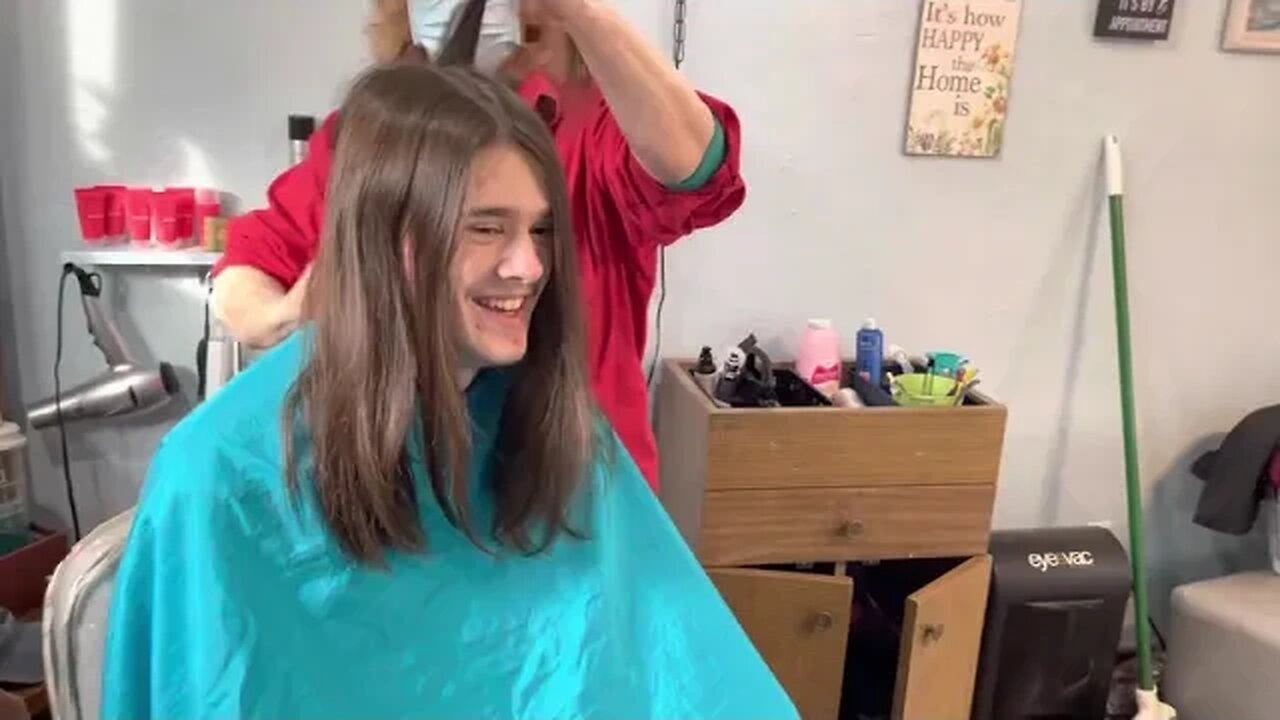 Yung Alone Gets His Long Hair Cut (Rare 2023 Footage)