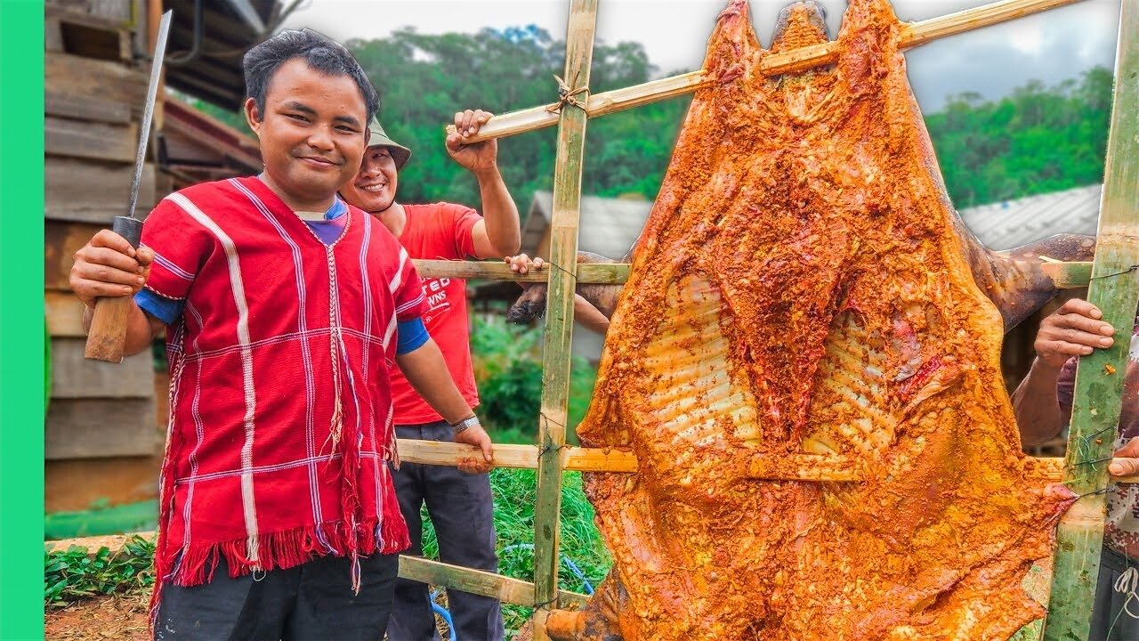 Thai Tribe Cooks GIANT Pig Whole!! Rare Karen Village Food!!