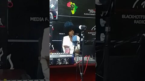 Shmoney doing her thing on the vibez show