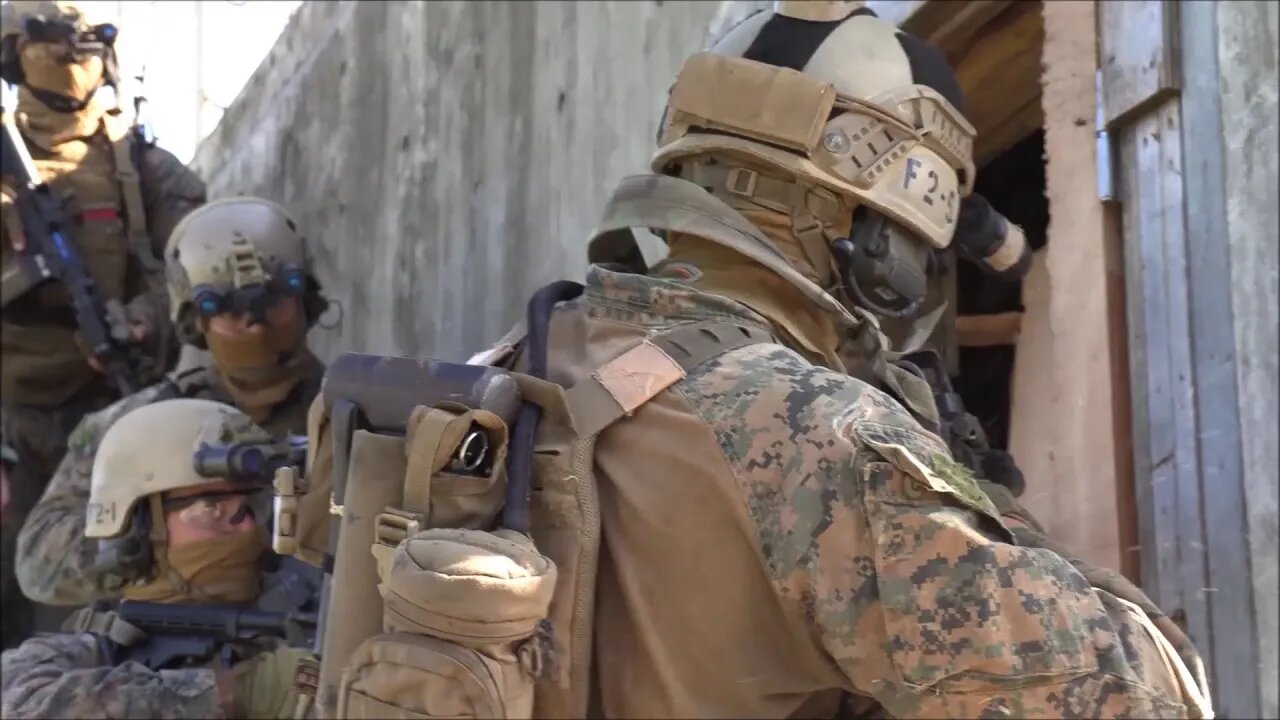 Force Recon Conducts Raid Training