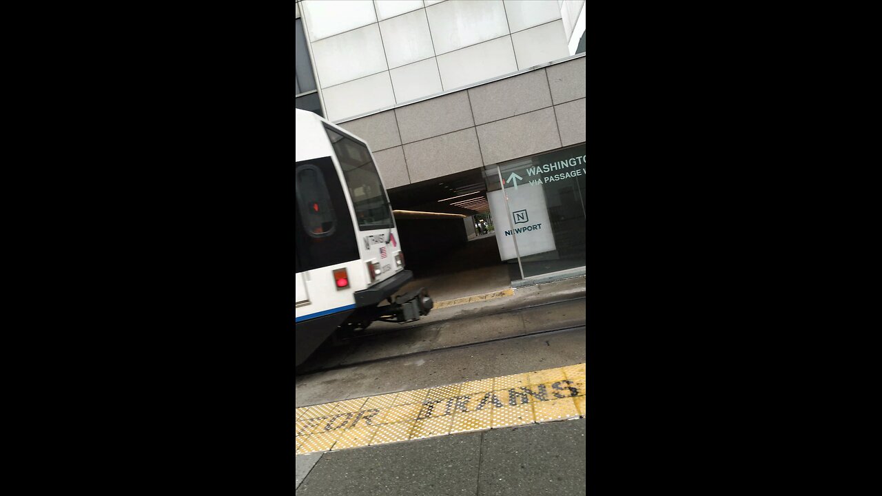 New Jersey Transit Light Rail ground crossing in Newport