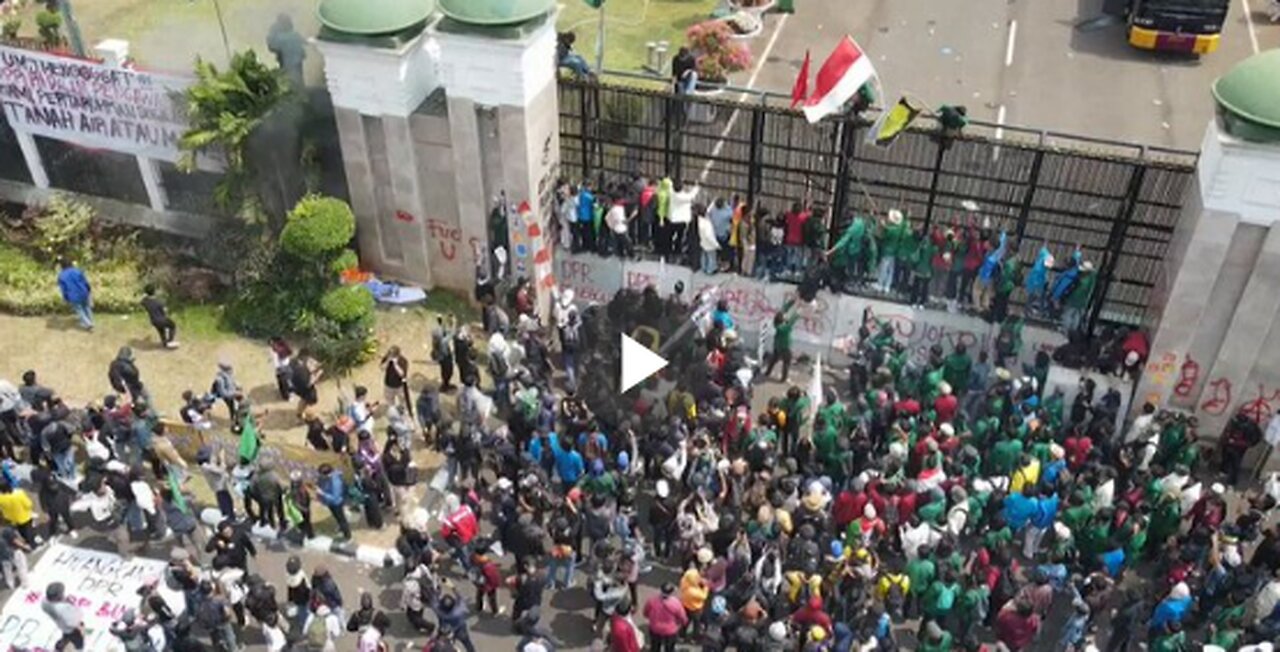 Protests Erupt as Indonesian Parliament Faces Unrest