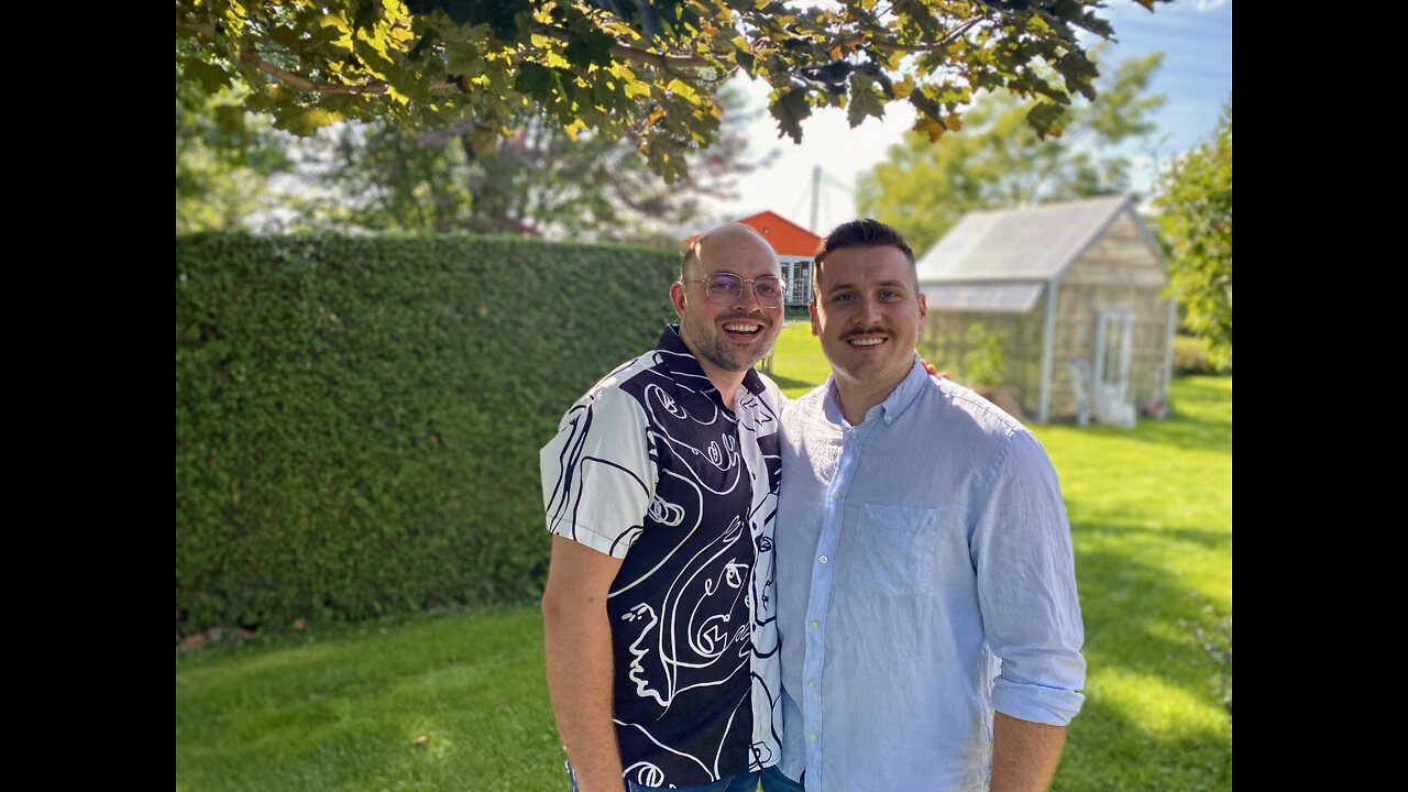 Alex et David - La famille est dans le pré