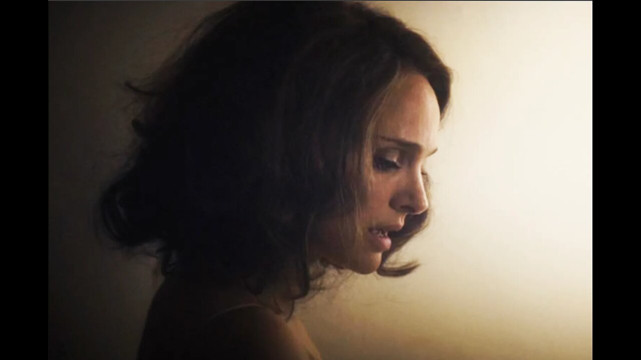 Natalie Portman’s Steamy ‘Lady in the Lake’ Scene