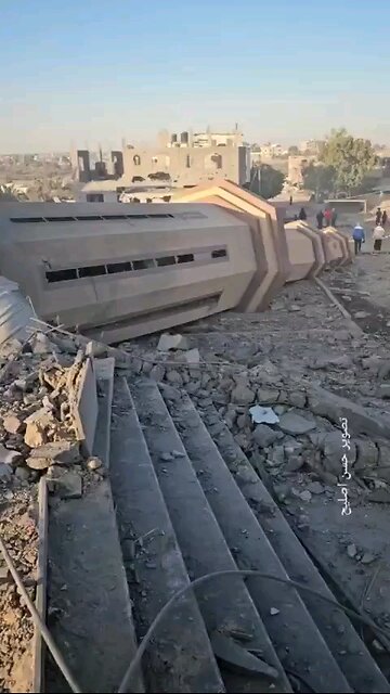 Al Farouq mosque was bombed & destroyed by Israeli warplanes in Khan Yunis Gaza ⏬⏬ Read description
