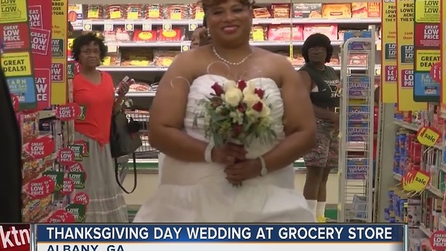 Georgia couple gets married at the grocery store