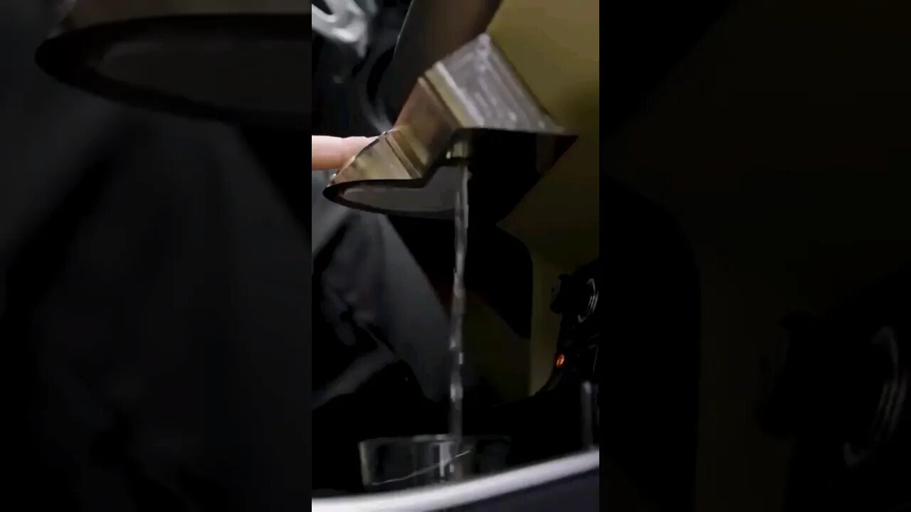 Water from air extracted 5 Gallons per day #shorts