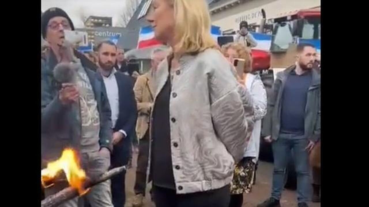 Dutch WEF-Puppet Sigrid Kaag greeted with burning torches in Diepenheim