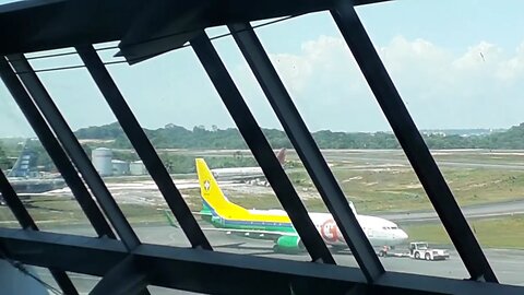 Boeing 737-800 PR-GUM faz seu pushback antes de decolar de Manaus para Boa Vista
