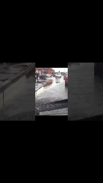 💦When Local Councils Spends Money On Useless Traffic Lights, Instead Of The Rubbish Drains Adjacent