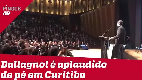 Deltan Dallagnol é aplaudido de pé em evento